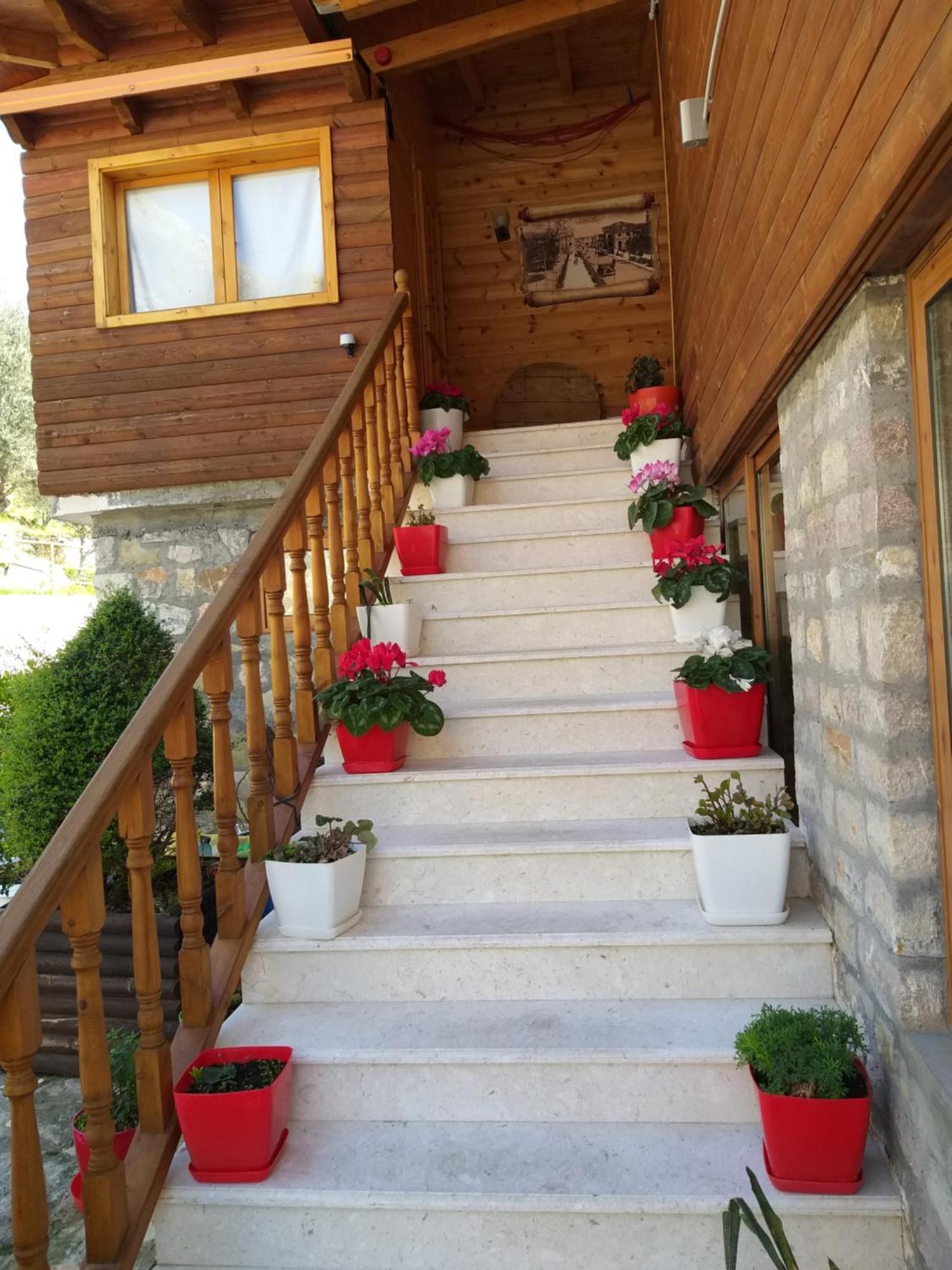Hotel Shpija E Gjyshit Canaj Exterior foto